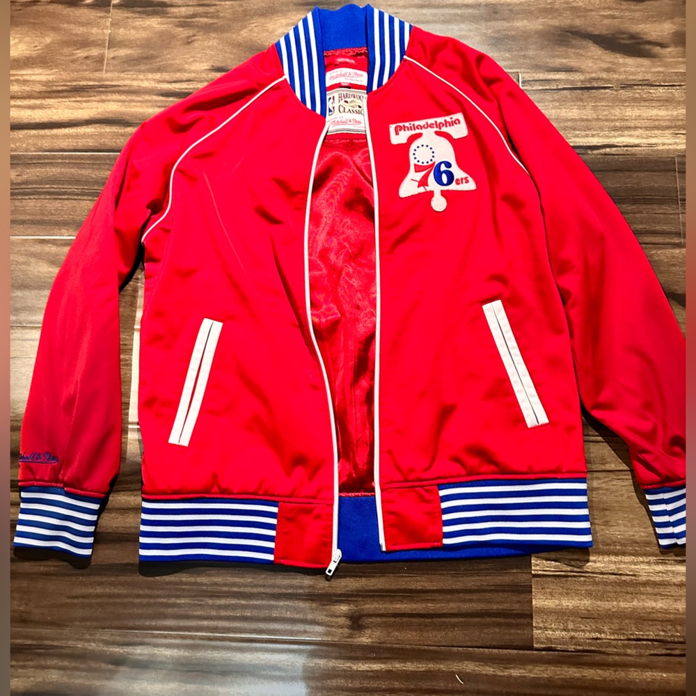Nostalgia Co| Mitchell & Ness 76ers L Jacket